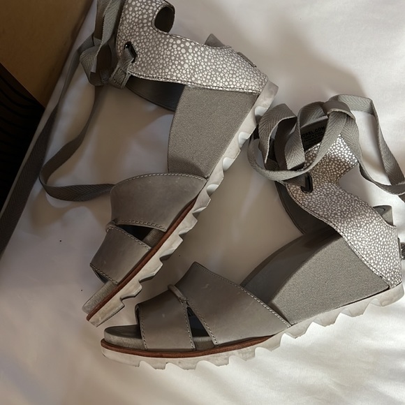 Sorel Joanie wrap dove grey sandals wedges 9 strappy sandals summer - Picture 2 of 9